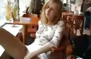 XXX Nenek bokep indonesia viral 2019 yang sudah dewasa melepas celana putihnya dan mulai bermasturbasi